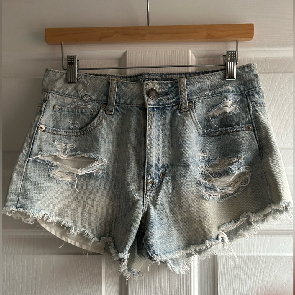 Light wash distressed denim cut off shorts